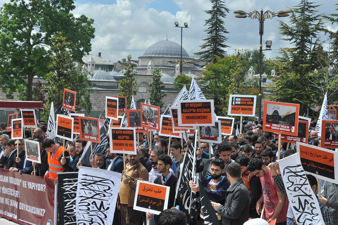 Halep saldırılarına İstanbul’dan tepkiler sürüyor Halep saldırılarına İstanbul’dan tepkiler sürüyor